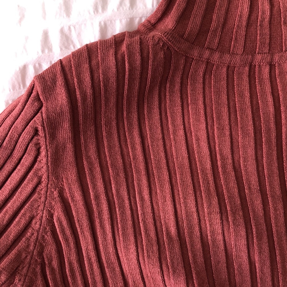 Zara Women cropped knit / sweater turtleneck - Size M